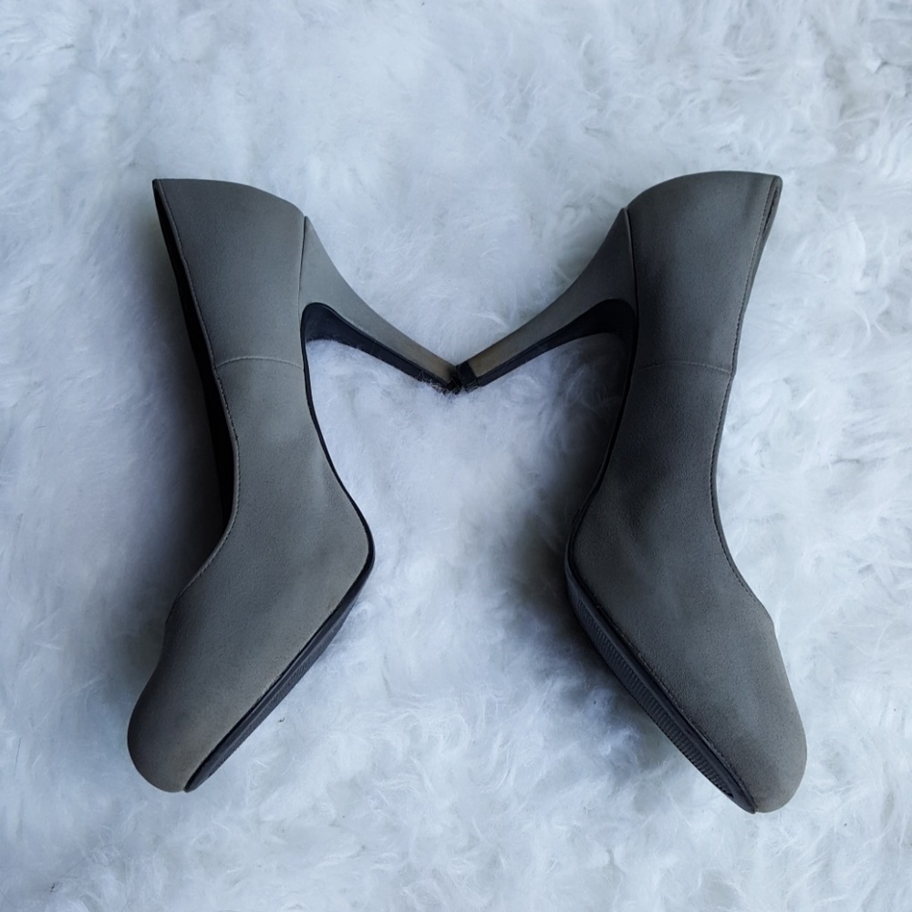 Gray pumps - Picture 3 of 8
